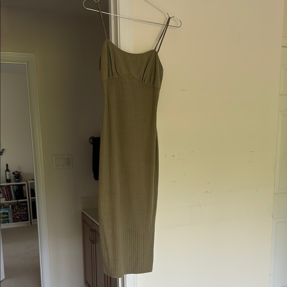 Camila Coelho Elegant Olive Green Midi Dress